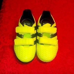 10 1/2 Adidas solar yellow shoes.used like new 👶